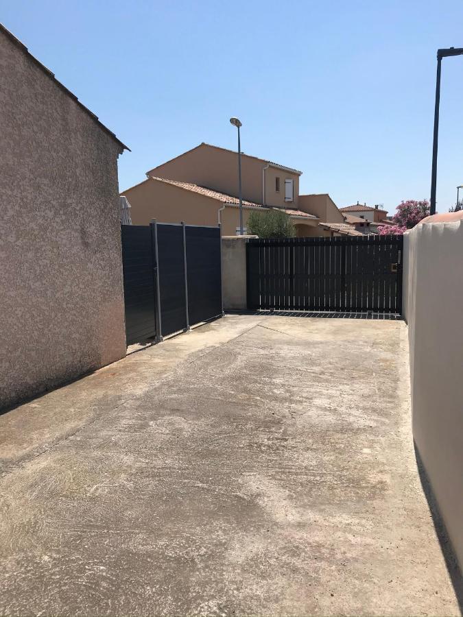 Gite De Larmonys Gigean Buitenkant foto