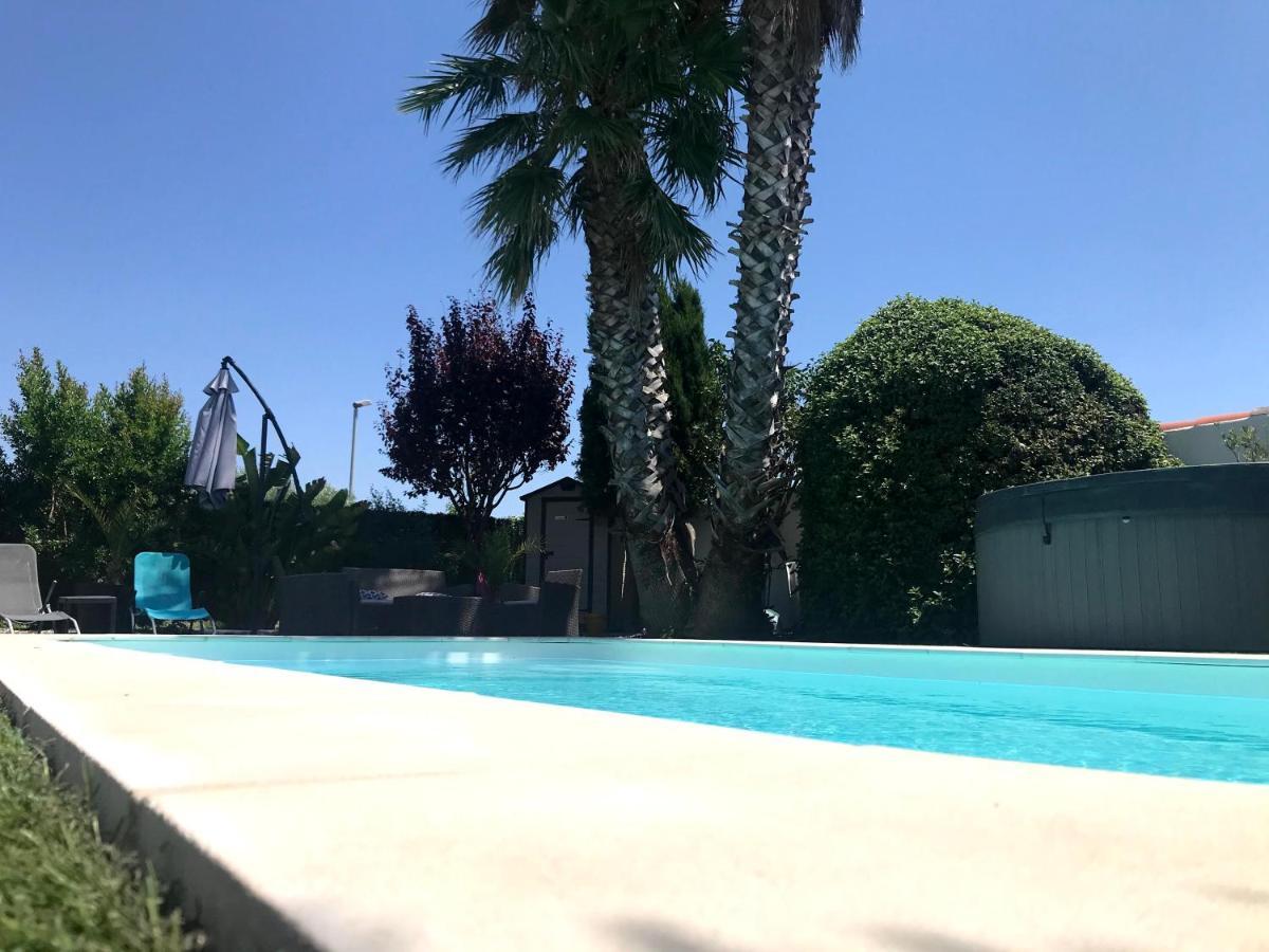 Gite De Larmonys Gigean Buitenkant foto
