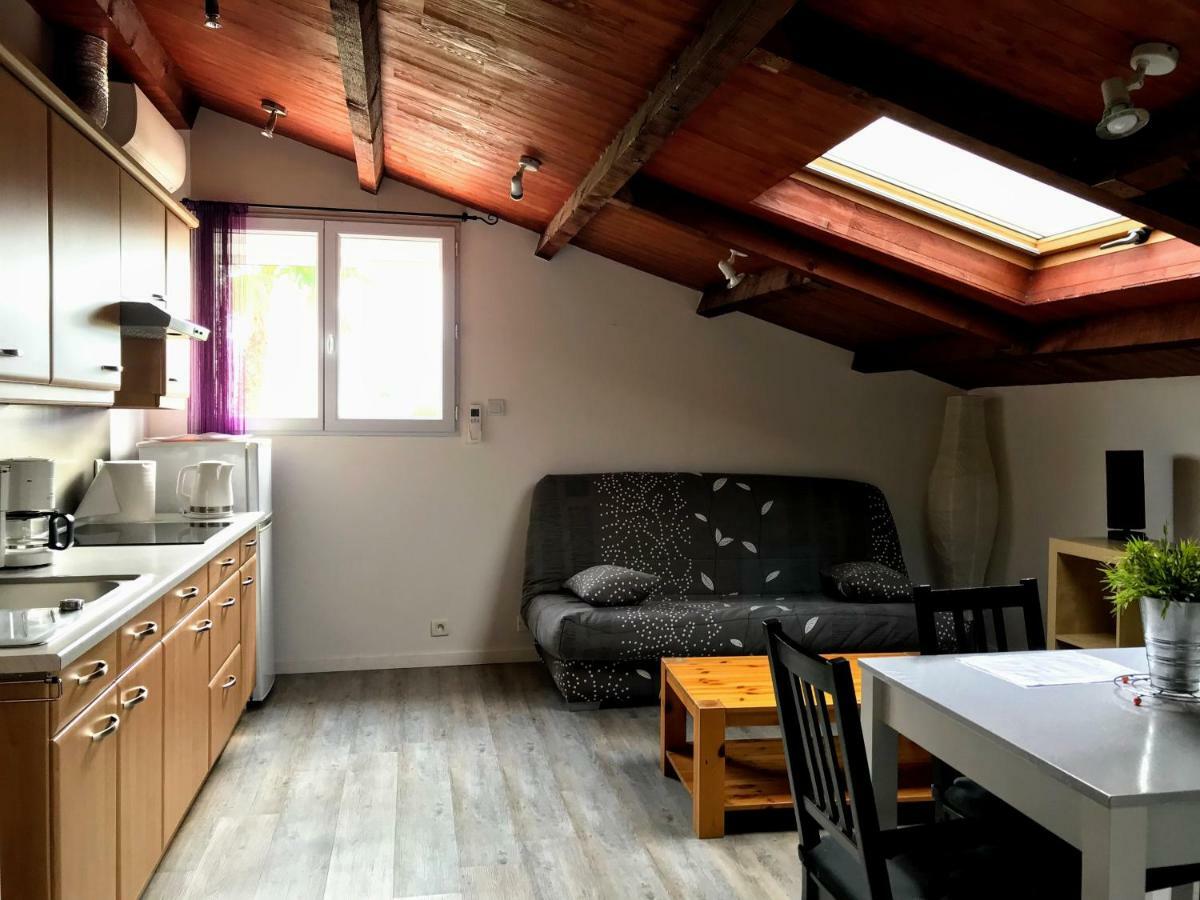 Gite De Larmonys Gigean Buitenkant foto